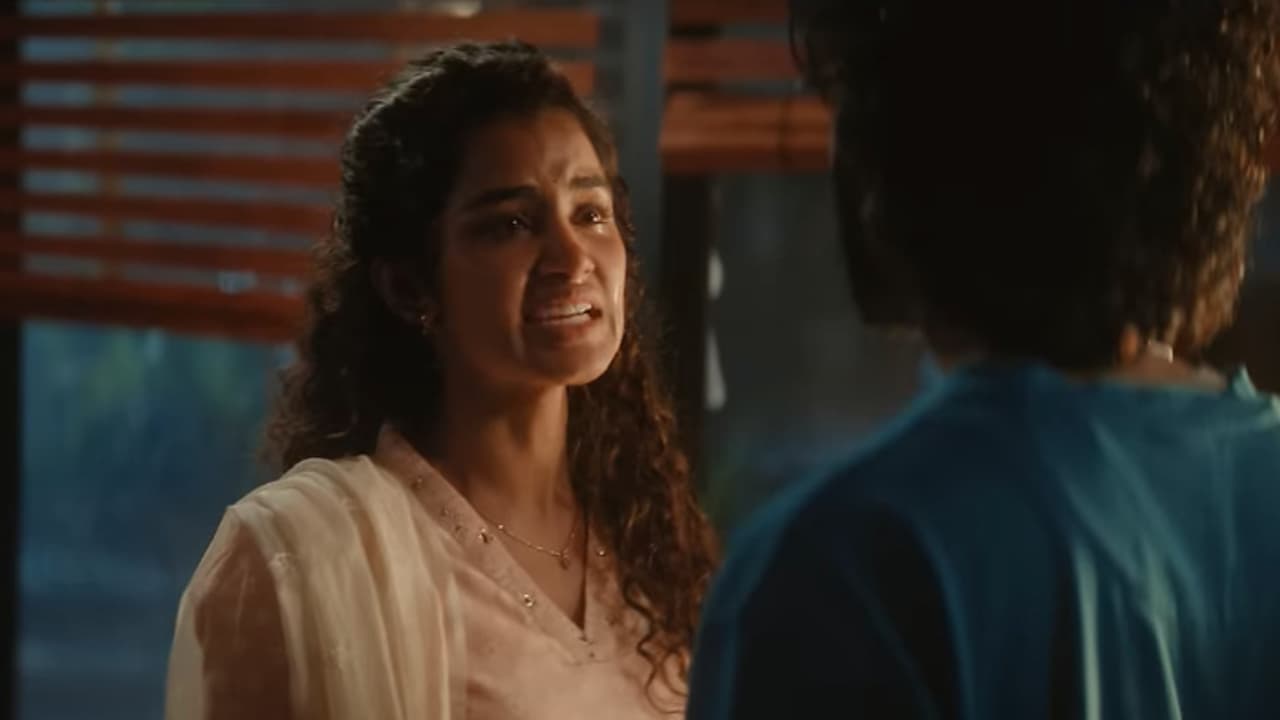 ബോക്സ് ഓഫീസില് തീ പടര്ത്തി ഡ്രാഗണ്, ഞെട്ടിക്കുന്ന തുക, അനുപമ പരമേശ്വരൻ ചിത്രം പണംവാരുന്നു ബോക്സ് ഓഫീസില് തീ പടര്ത്തി ഡ്രാഗണ്, ഞെട്ടിക്കുന്ന തുക, അനുപമ പരമേശ്വരൻ ചിത്രം പണംവാരുന്നു