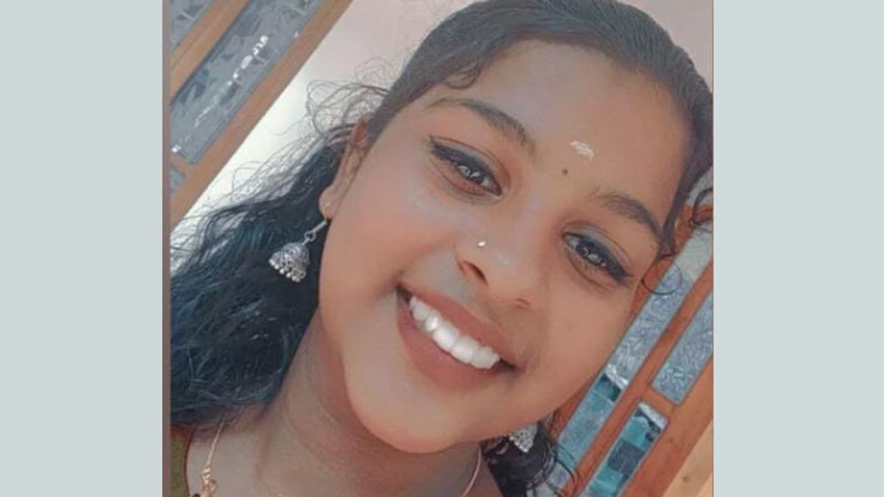 കുന്നംകുളത്ത് വീടിനുള്ളിൽ ആത്മഹത്യക്ക് ശ്രമിച്ച പത്താം ക്ലാസ് വിദ്യാർത്ഥിനി മരിച്ചു കുന്നംകുളത്ത് വീടിനുള്ളിൽ ആത്മഹത്യക്ക് ശ്രമിച്ച പത്താം ക്ലാസ് വിദ്യാർത്ഥിനി മരിച്ചു