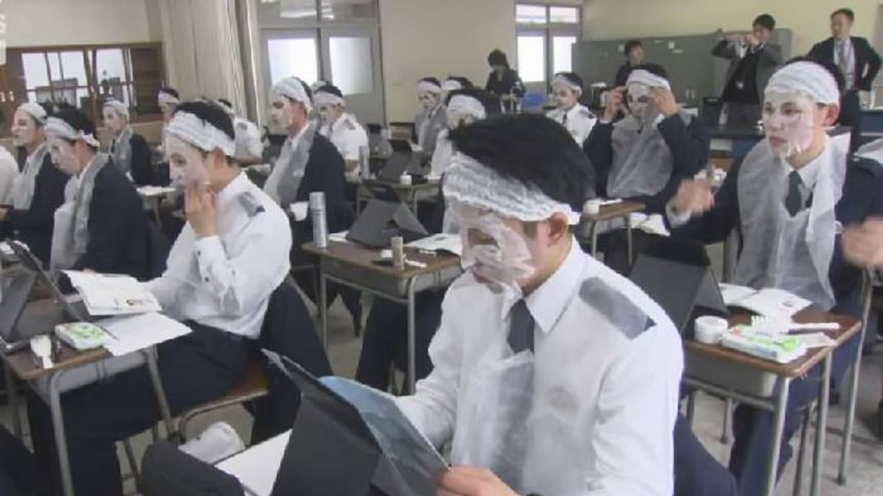 എങ്ങനെ പുരുഷപൊലീസുകാര്‍ക്ക് നന്നായി മേക്കപ്പ് ചെയ്യാം, അക്കാദമിയില്‍ പ്രത്യേകപരിശീലനം, ജപ്പാനില്‍ പുതിയ കോഴ്സ്