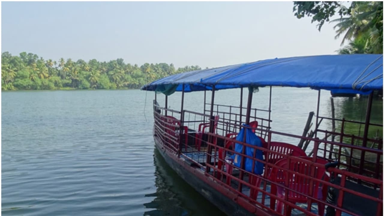 വൺ ഡേ ട്രിപ്പ് പ്ലാൻ ചെയ്യുന്നുണ്ടോ? എങ്കിൽ പൊളിയാണ് മൺറോ തുരുത്ത് വൺ ഡേ ട്രിപ്പ് പ്ലാൻ ചെയ്യുന്നുണ്ടോ? എങ്കിൽ പൊളിയാണ് മൺറോ തുരുത്ത്