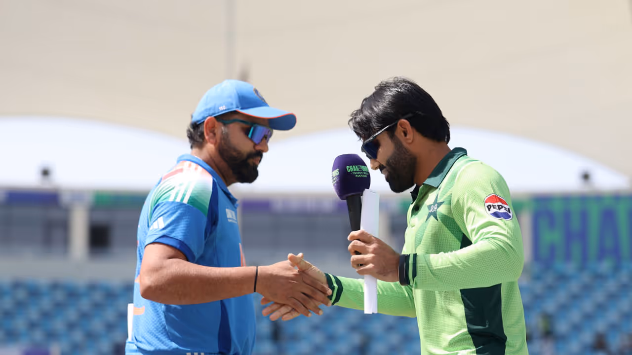 ചാമ്പ്യൻസ് ട്രോഫി: പാകിസ്ഥാനെതിരെ ആദ്യ പന്തെറിയും മുമ്പെ ഇന്ത്യയുടെ തലയിലയത് നിര്ഭാഗ്യത്തിന്റെ റെക്കോര്ഡ് ചാമ്പ്യൻസ് ട്രോഫി: പാകിസ്ഥാനെതിരെ ആദ്യ പന്തെറിയും മുമ്പെ ഇന്ത്യയുടെ തലയിലയത് നിര്ഭാഗ്യത്തിന്റെ റെക്കോര്ഡ്