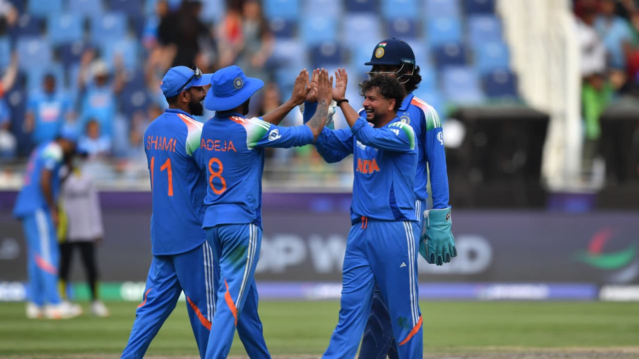 ചാമ്പ്യൻസ് ട്രോഫി: പാകിസ്ഥാനെ എറിഞ്ഞിട്ടു, കുല്ദീപിന് 3 വിക്കറ്റ്; ഇന്ത്യക്ക് ജയിക്കാൻ 242 റണ്സ് ചാമ്പ്യൻസ് ട്രോഫി: പാകിസ്ഥാനെ എറിഞ്ഞിട്ടു, കുല്ദീപിന് 3 വിക്കറ്റ്; ഇന്ത്യക്ക് ജയിക്കാൻ 242 റണ്സ്