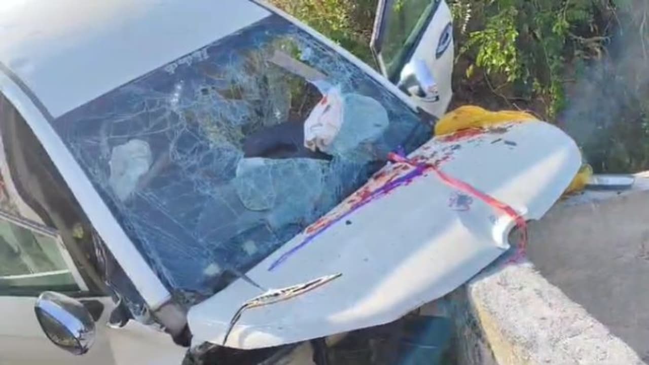 ತುಮಕೂರು ಜೆಡಿಎಸ್ ಮುಖಂಡನ ಕಾರು ಅಪಘಾತ: ಮಹಿಳೆ ಸಾವು, ಇಬ್ಬರಿಗೆ ಗಂಭೀರ ಗಾಯ! ತುಮಕೂರು ಜೆಡಿಎಸ್ ಮುಖಂಡನ ಕಾರು ಅಪಘಾತ: ಮಹಿಳೆ ಸಾವು, ಇಬ್ಬರಿಗೆ ಗಂಭೀರ ಗಾಯ!