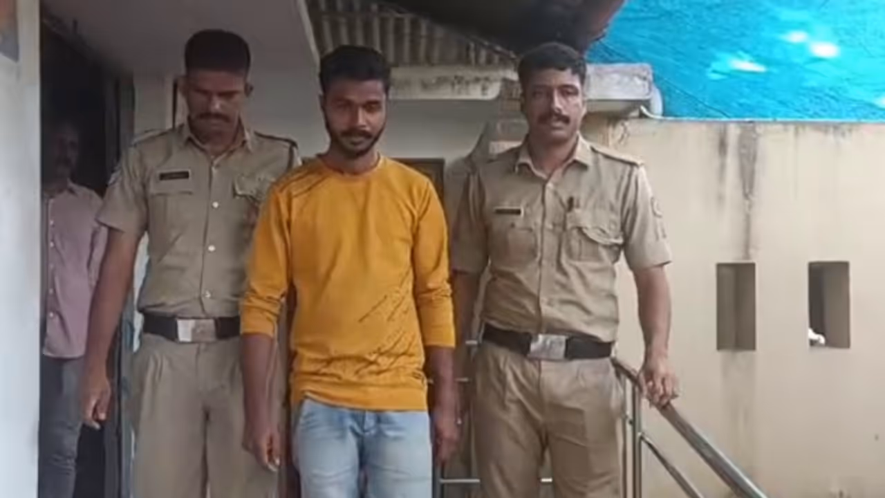 പ്ലസ് വണ് വിദ്യാര്ത്ഥിയെ പീഡിപ്പിച്ചു; പോക്സോ കേസിൽ സ്കൂള് വാഹനത്തിന്റെ ഡ്രൈവര് പിടിയിൽ പ്ലസ് വണ് വിദ്യാര്ത്ഥിയെ പീഡിപ്പിച്ചു; പോക്സോ കേസിൽ സ്കൂള് വാഹനത്തിന്റെ ഡ്രൈവര് പിടിയിൽ