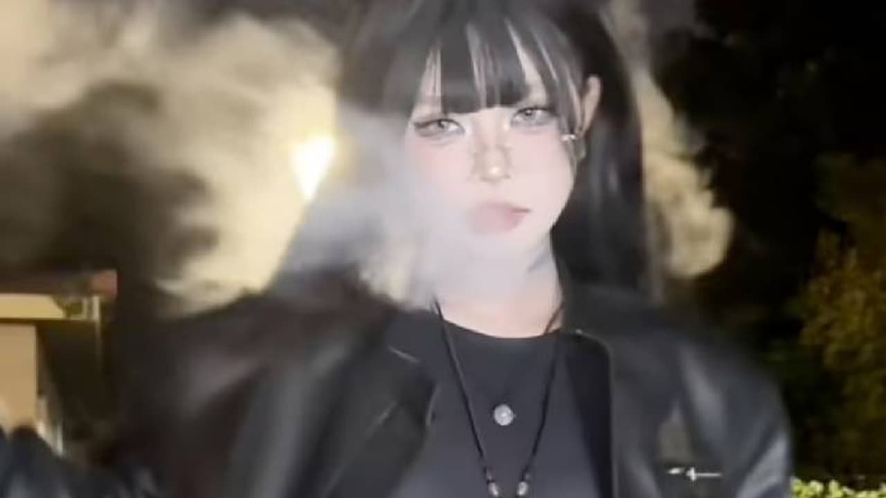 ഒന്നും ചെയ്യാതെ വെറുതെയിരുന്ന് ഒറ്റദിവസം സമ്പാദിച്ചത് 35 ലക്ഷമെന്ന് യുവതി; വൻ വിമർശനം