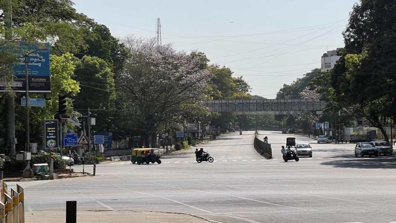 Bengaluru Weather: பெங்களூருவாசிகளே! வெயில் கொளுத்தப்போகுது ! வெளியே போயிடாதீங்க! Bengaluru Weather: பெங்களூருவாசிகளே! வெயில் கொளுத்தப்போகுது ! வெளியே போயிடாதீங்க!