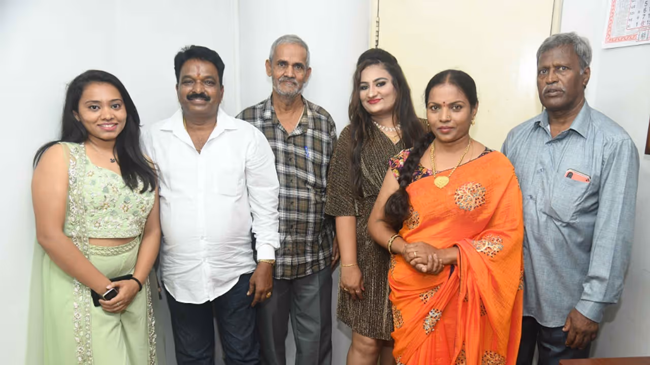 ಗಗನ ಕುಸುಮ ಚಿತ್ರ ವಿಮರ್ಶೆ: ವಿಷಾದವನ್ನು ದಾಟಿಸುವ ಚಿತ್ರರಂಗದ ಕಥನ