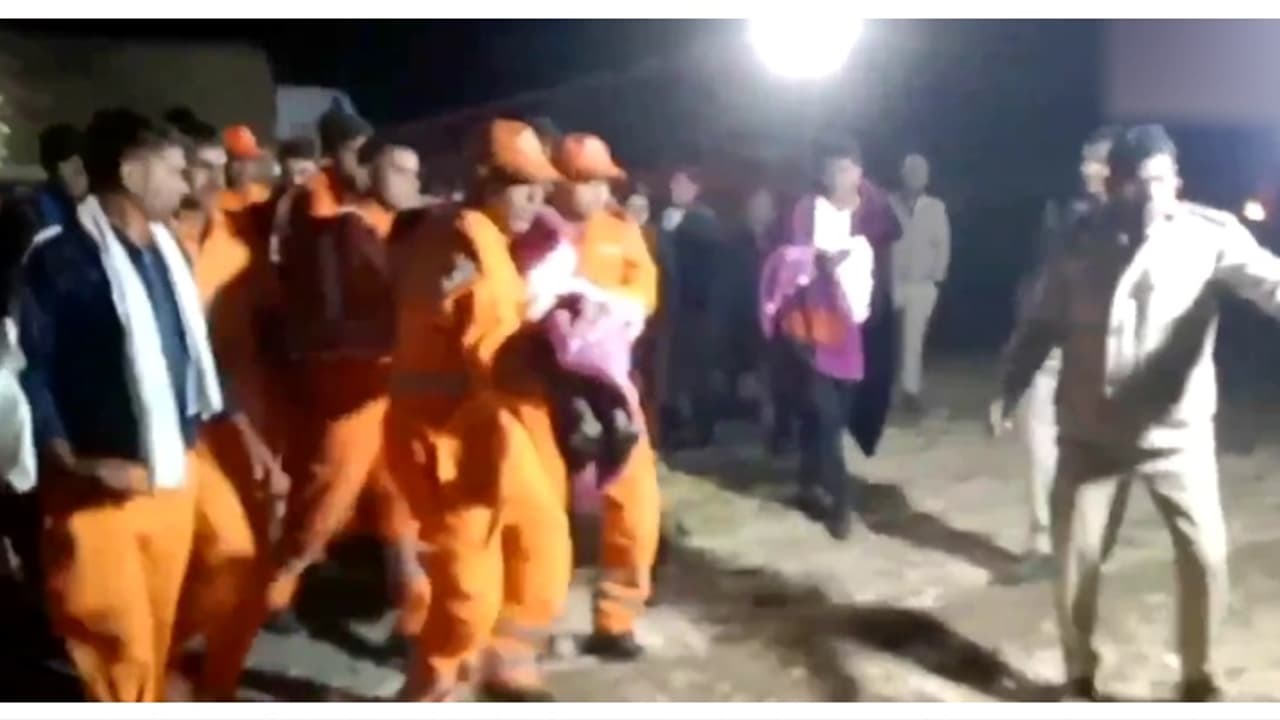 5 വയസുകാരൻ കളിക്കുന്നതിനിടെ കുഴൽകിണറിൽ വീണു; 12 മണിക്കൂർ നീണ്ട രക്ഷാപ്രവർത്തനം; ഒടുവിൽ രക്ഷപ്പെടുത്തി