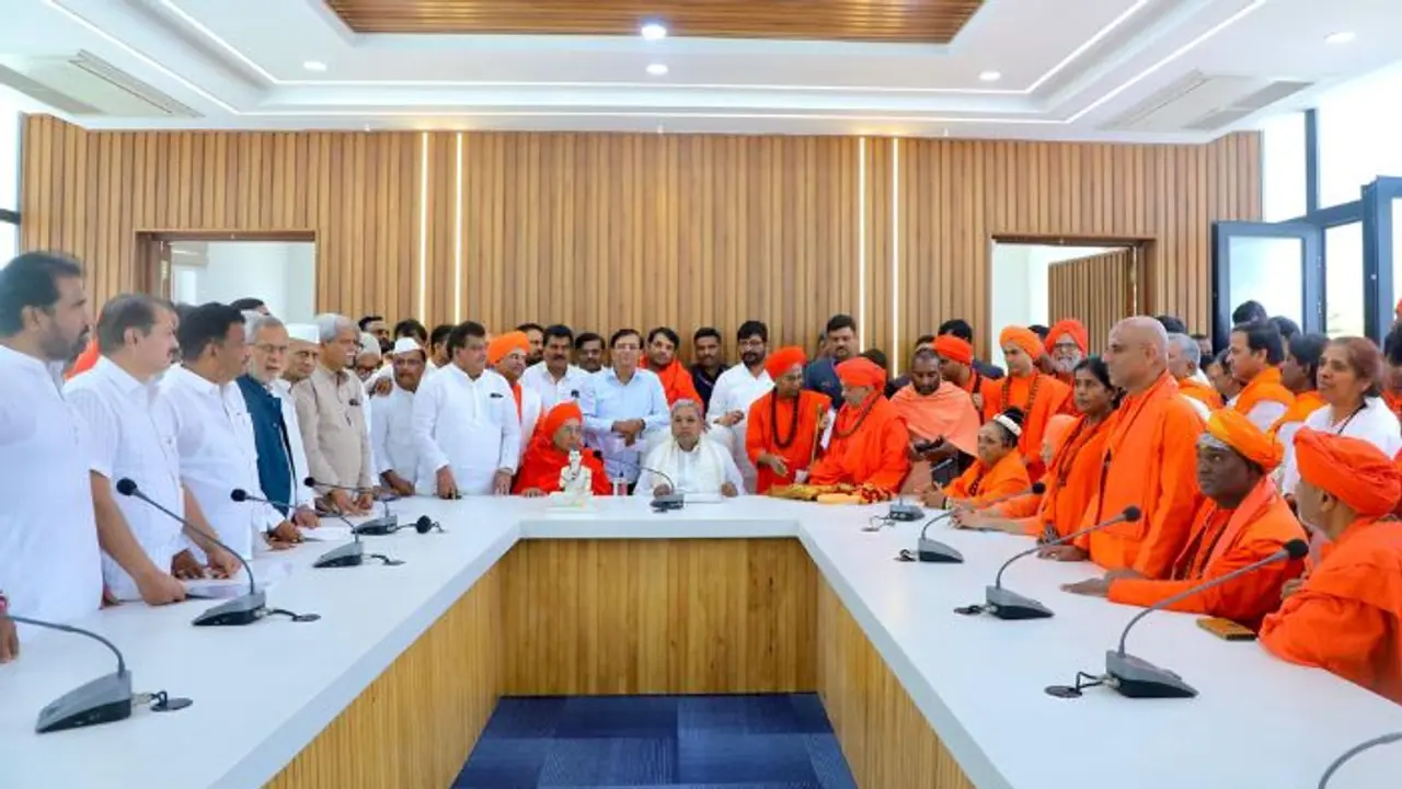 ಲಿಂಗಾಯತ ಸ್ವಾಮೀಜಿಗಳ ಬೇಡಿಕೆಗಳಿಗೆ ತಥಾಸ್ತು ಎಂದ ಸಿಎಂ ಸಿದ್ದರಾಮಯ್ಯ!