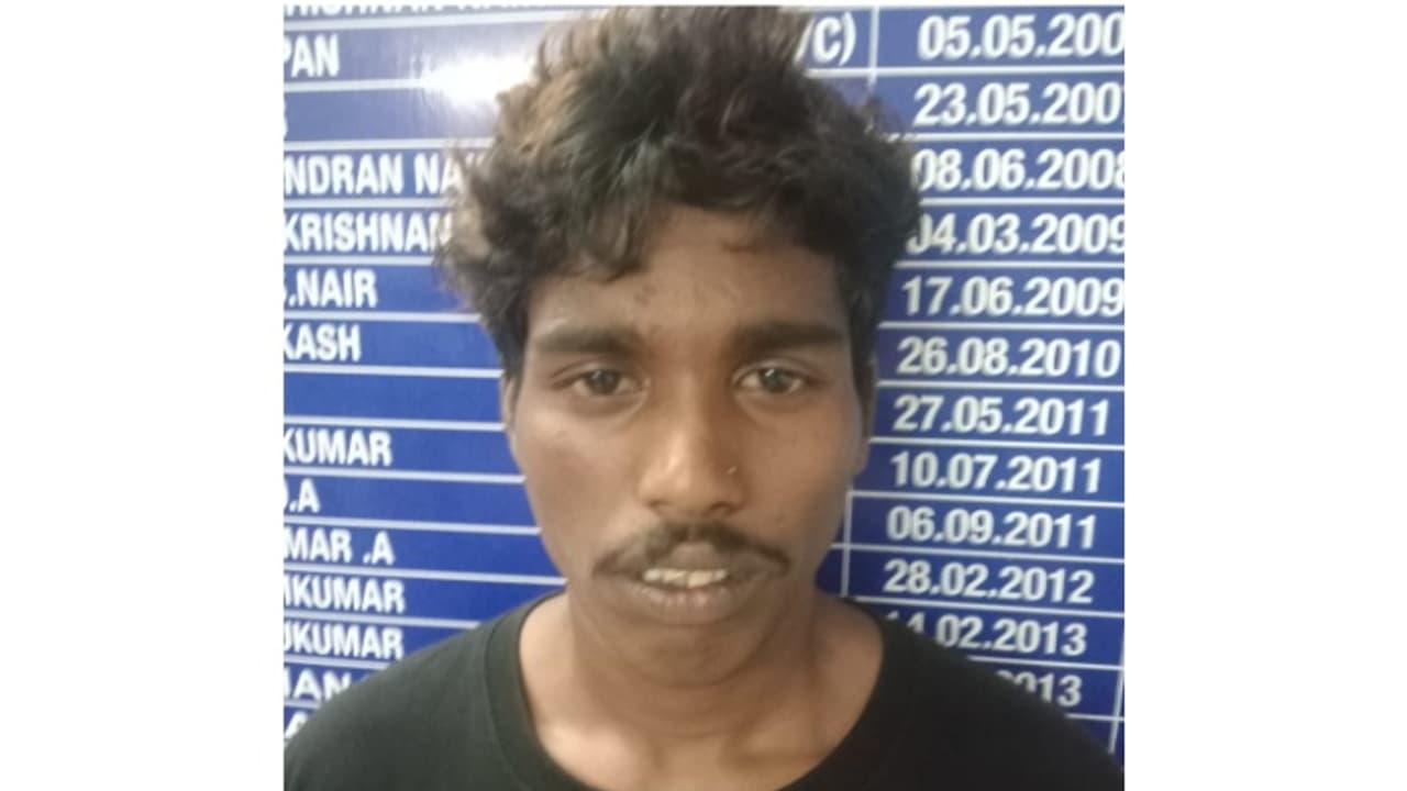 പെൺകുട്ടികൾ താമസിക്കുന്ന അനാഥാലയത്തിലേക്ക് രാത്രി കല്ലെറിഞ്ഞു; ചോദ്യംചെയ്ത യുവാവിനെ കുത്തിയെന്ന് ആരോപണം പെൺകുട്ടികൾ താമസിക്കുന്ന അനാഥാലയത്തിലേക്ക് രാത്രി കല്ലെറിഞ്ഞു; ചോദ്യംചെയ്ത യുവാവിനെ കുത്തിയെന്ന് ആരോപണം