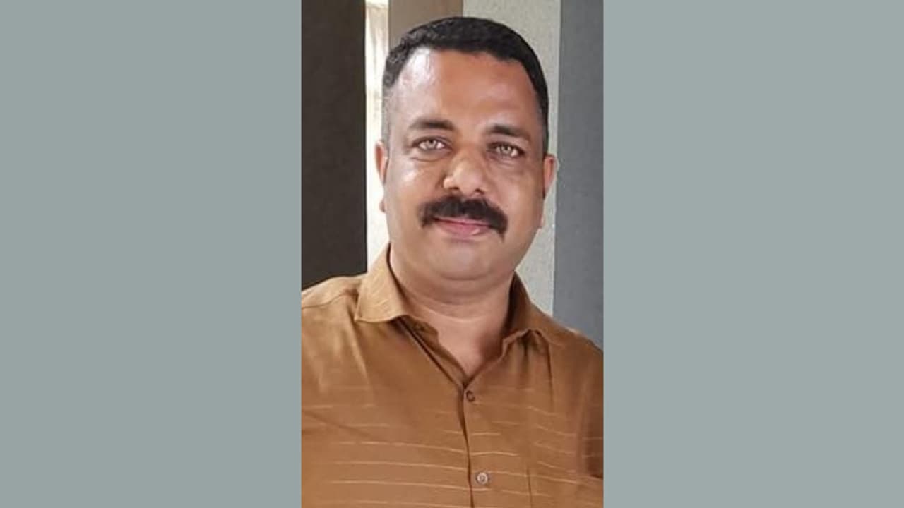 അയല്വാസിയുടെ ചെവി കടിച്ചുമുറിച്ചതിന് അറസ്റ്റിലായി, ജ്യാമ്യത്തിലിറങ്ങിയ ഉടന് ആത്മഹത്യ അയല്വാസിയുടെ ചെവി കടിച്ചുമുറിച്ചതിന് അറസ്റ്റിലായി, ജ്യാമ്യത്തിലിറങ്ങിയ ഉടന് ആത്മഹത്യ