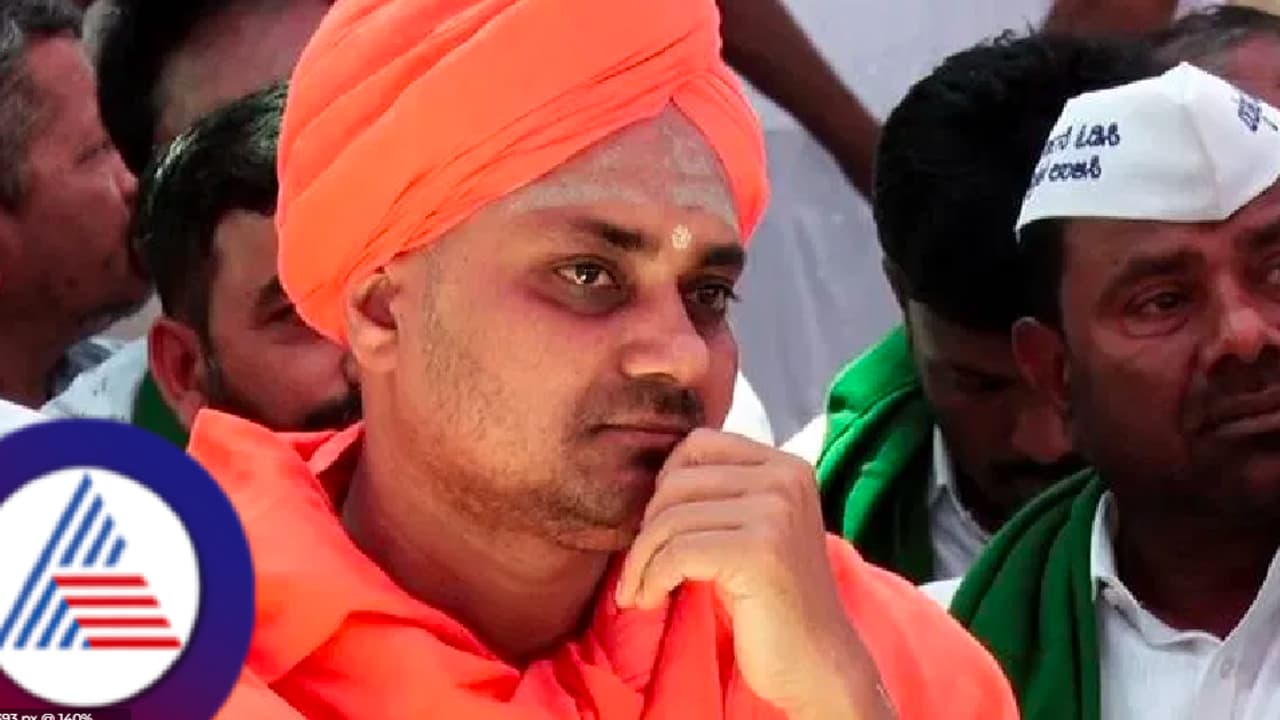 ಕೊಪ್ಪಳದಲ್ಲಿ ಕಾರ್ಖಾನೆ ಸ್ಥಾಪನೆಗೆ ಗವಿಸಿದ್ಧೇಶ್ವರ ಶ್ರೀಗಳ ವಿರೋಧ; ಪ್ರತಿಭಟನೆ ವೇಳೆ ಕಣ್ಣೀರು!