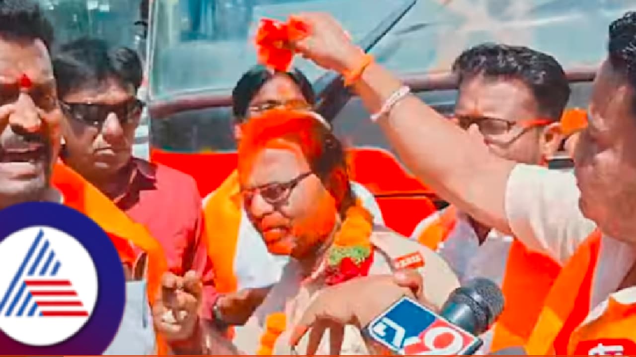 ಗಡಿಭಾಗದಲ್ಲಿ ಮರಾಠಿ ಪುಂಡರ ಹಾವಳಿ ಮತ್ತಷ್ಟು ತೀವ್ರ, ಕನ್ನಡ ಮಾತನಾಡಿದ್ದಕ್ಕೆ ಕರವೇ ನಾಯಕನಿಗೆ ಥಳಿತ! ಗಡಿಭಾಗದಲ್ಲಿ ಮರಾಠಿ ಪುಂಡರ ಹಾವಳಿ ಮತ್ತಷ್ಟು ತೀವ್ರ, ಕನ್ನಡ ಮಾತನಾಡಿದ್ದಕ್ಕೆ ಕರವೇ ನಾಯಕನಿಗೆ ಥಳಿತ!