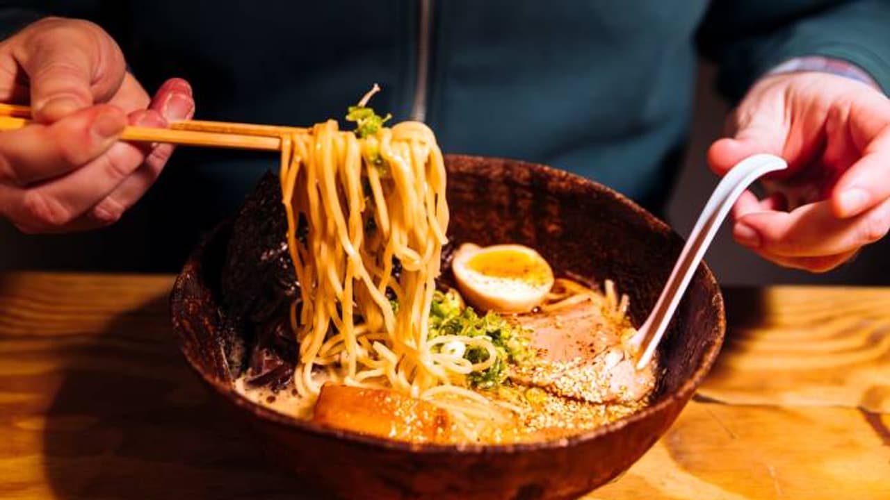 നെഗറ്റീവ് റിവ്യൂ നൽകിയവരെ കണ്ടെത്തണം, 57,000 രൂപ പ്രതിഫലം, പോസ്റ്റിന് പിന്നാലെ പണി മേടിച്ച് റെസ്റ്റോറന്റ് നെഗറ്റീവ് റിവ്യൂ നൽകിയവരെ കണ്ടെത്തണം, 57,000 രൂപ പ്രതിഫലം, പോസ്റ്റിന് പിന്നാലെ പണി മേടിച്ച് റെസ്റ്റോറന്റ്