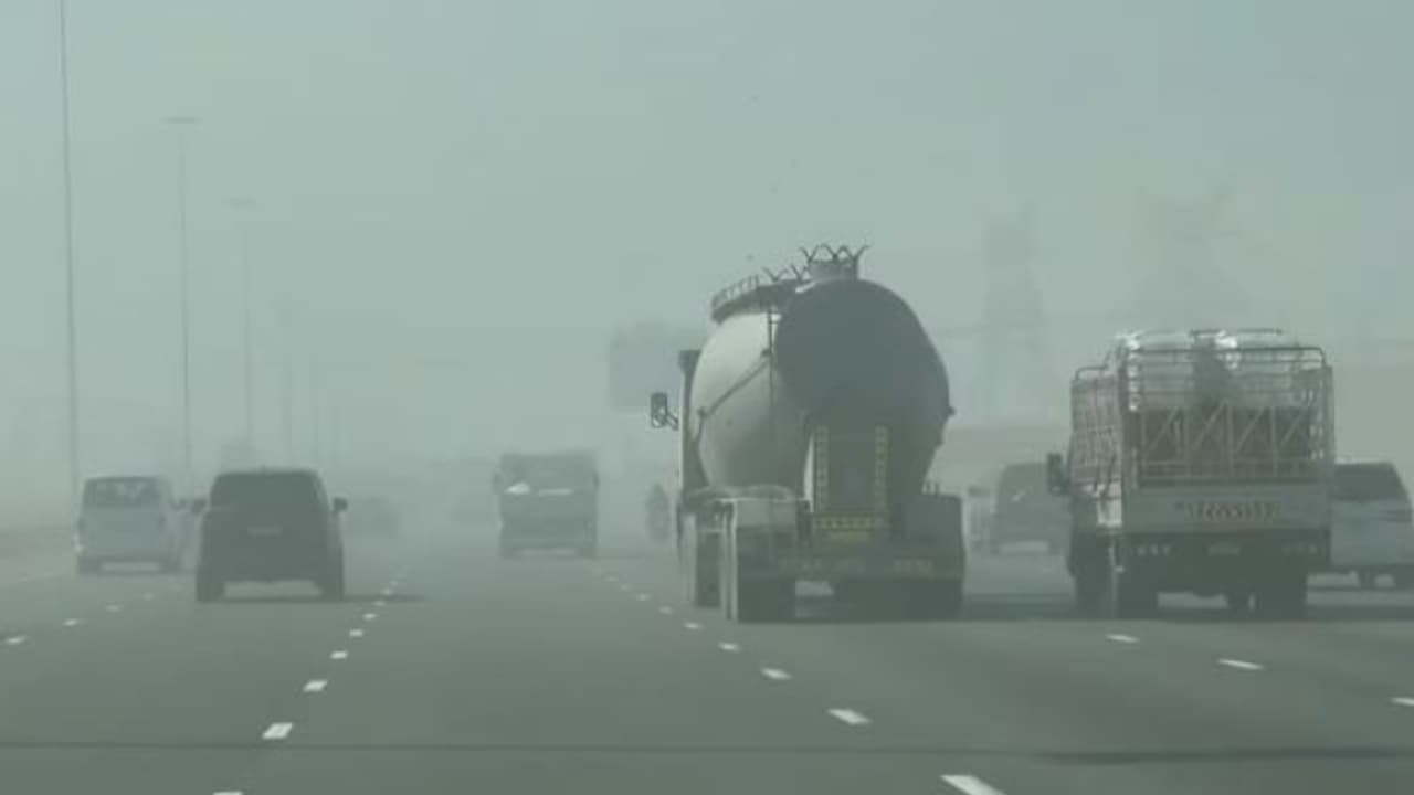 യുഎഇയിൽ ശക്തമായ പൊടിക്കാറ്റിന് സാധ്യത, ഓറഞ്ച്, യെല്ലോ അലർട്ടുകൾ പുറപ്പെടുവിച്ചു യുഎഇയിൽ ശക്തമായ പൊടിക്കാറ്റിന് സാധ്യത, ഓറഞ്ച്, യെല്ലോ അലർട്ടുകൾ പുറപ്പെടുവിച്ചു