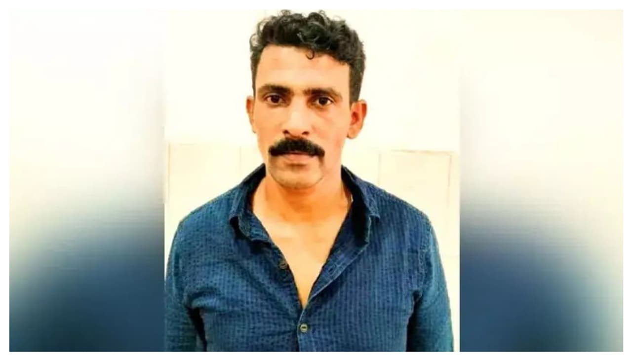 ജോലിയുണ്ടെന്ന് പറഞ്ഞ് അന്യസംസ്ഥാന തൊഴിലാളികളെ വിളിച്ചുവരുത്തും, ഫോണും പണവും കവരും; യുവാവ് പിടിയില് ജോലിയുണ്ടെന്ന് പറഞ്ഞ് അന്യസംസ്ഥാന തൊഴിലാളികളെ വിളിച്ചുവരുത്തും, ഫോണും പണവും കവരും; യുവാവ് പിടിയില്