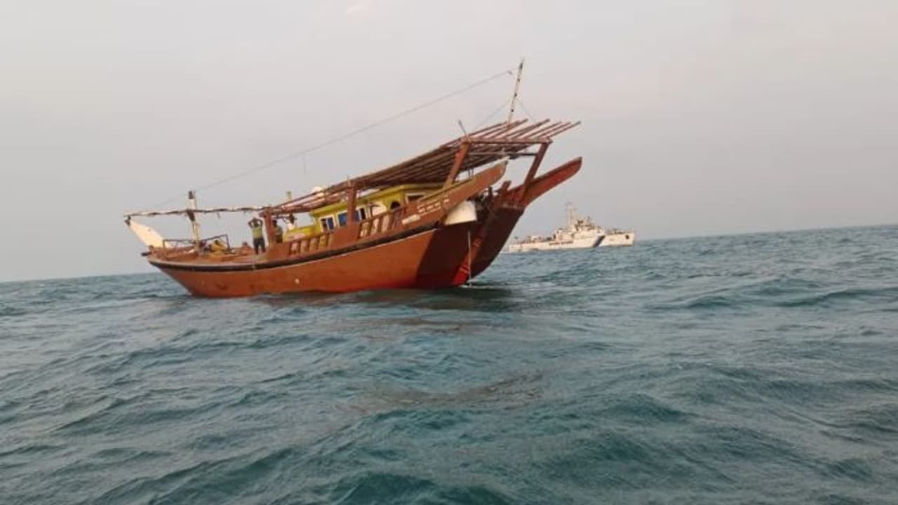 ಮಲ್ಪೆ ದ್ವೀಪದಲ್ಲಿ ಓಮನ್ ಬೋಟ್ ಪತ್ತೆ: ಮೀನುಗಾರರ ಅರೆಸ್ಟ್! ಮಲ್ಪೆ ದ್ವೀಪದಲ್ಲಿ ಓಮನ್ ಬೋಟ್ ಪತ್ತೆ: ಮೀನುಗಾರರ ಅರೆಸ್ಟ್!