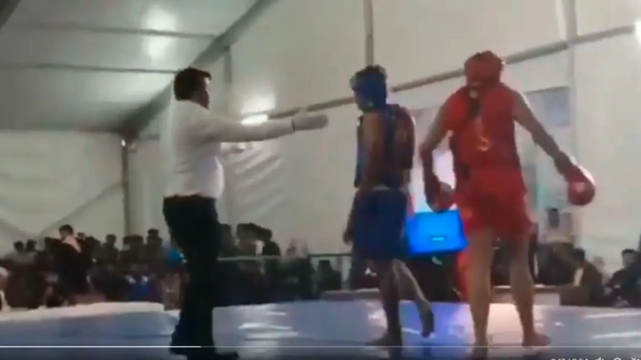 ಅಖಾಡದಲ್ಲೇ ಕುಸಿದು ಬಿದ್ದು ಕೊನೆಯುಸಿರೆಳೆದ 21 ವರ್ಷದ ವುಶು ಆಟಗಾರ: ಕೊನೆಯ ಕ್ಷಣಗಳು ವೈರಲ್ ಅಖಾಡದಲ್ಲೇ ಕುಸಿದು ಬಿದ್ದು ಕೊನೆಯುಸಿರೆಳೆದ 21 ವರ್ಷದ ವುಶು ಆಟಗಾರ: ಕೊನೆಯ ಕ್ಷಣಗಳು ವೈರಲ್