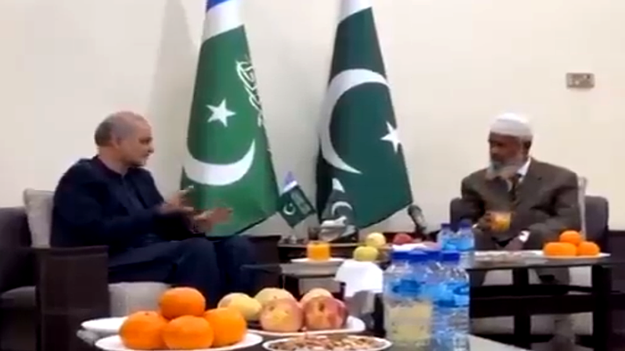 Controversial Islamic preacher Zakir Naik visits Pakistan, gets VIP security (WATCH) Controversial Islamic preacher Zakir Naik visits Pakistan, gets VIP security (WATCH)