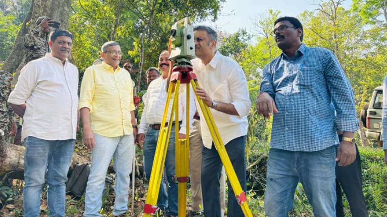 ಕೊಡಗು ₹22 ಕೋಟಿ ವೆಚ್ಚದಲ್ಲಿ 15ಕಿ.ಮೀ ರೈಲ್ವೇ ಬ್ಯಾರಿಕೇಡ್ ನಿರ್ಮಾಣ; ಶಾಸಕ ಪೊನ್ನಣ್ಣ ಚಾಲನೆ