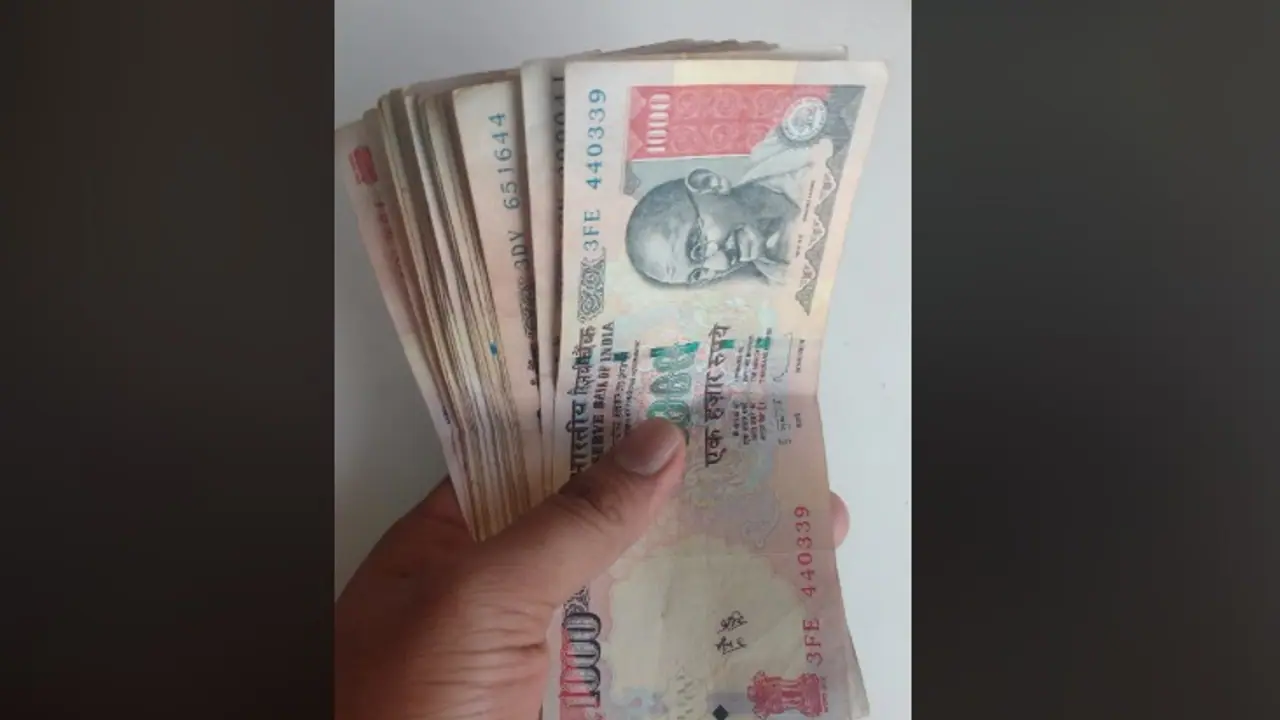 Reddit user finds old Rs 1,000 notes while cleaning, netizens react with disbelief and humor Reddit user finds old Rs 1,000 notes while cleaning, netizens react with disbelief and humor