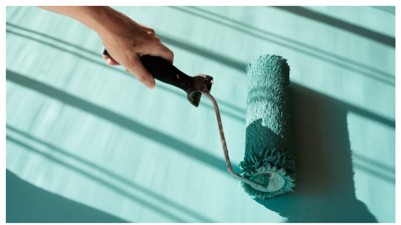 വീട് പെയിന്റ് ചെയ്യാൻ പോവുകയാണോ? എങ്കിൽ ഈ കാര്യങ്ങൾ ശ്രദ്ധിക്കണം വീട് പെയിന്റ് ചെയ്യാൻ പോവുകയാണോ? എങ്കിൽ ഈ കാര്യങ്ങൾ ശ്രദ്ധിക്കണം