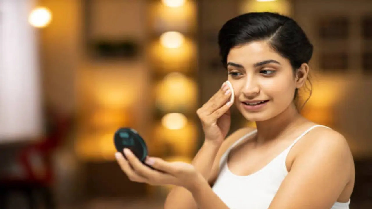 பளபளன்னு மின்னும் முகம் வேணுமா? ...கற்றாழையை இப்படி பயன்படுத்துங்க