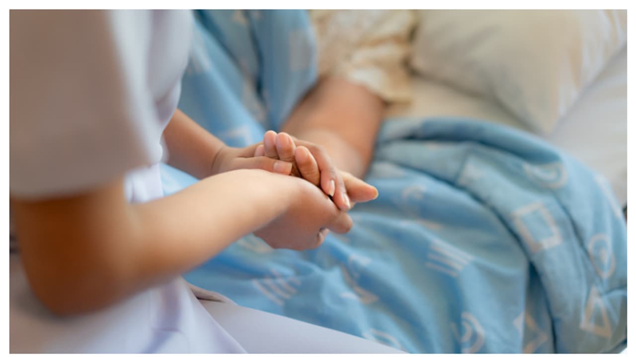 തലച്ചോറിൽ തുടർച്ചയായി 5 ശസ്ത്രക്രിയകൾ; ഭക്ഷണം കഴിക്കുന്നതുവരെ മറന്നു; വർഷങ്ങൾക്ക് ശേഷം പഠിച്ചെടുത്ത് യുവതി തലച്ചോറിൽ തുടർച്ചയായി 5 ശസ്ത്രക്രിയകൾ; ഭക്ഷണം കഴിക്കുന്നതുവരെ മറന്നു; വർഷങ്ങൾക്ക് ശേഷം പഠിച്ചെടുത്ത് യുവതി