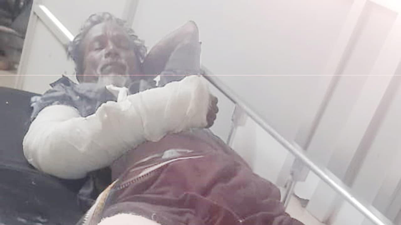 ഒന്നര വര്ഷം മുമ്പ് താമസിച്ചിരുന്ന വീടിന്റെ വാടക കുടിശിക വേണം; ഗൃഹനാഥനെ വഴിയില് തടഞ്ഞ് ക്രൂരമായി ആക്രമിച്ചു ഒന്നര വര്ഷം മുമ്പ് താമസിച്ചിരുന്ന വീടിന്റെ വാടക കുടിശിക വേണം; ഗൃഹനാഥനെ വഴിയില് തടഞ്ഞ് ക്രൂരമായി ആക്രമിച്ചു