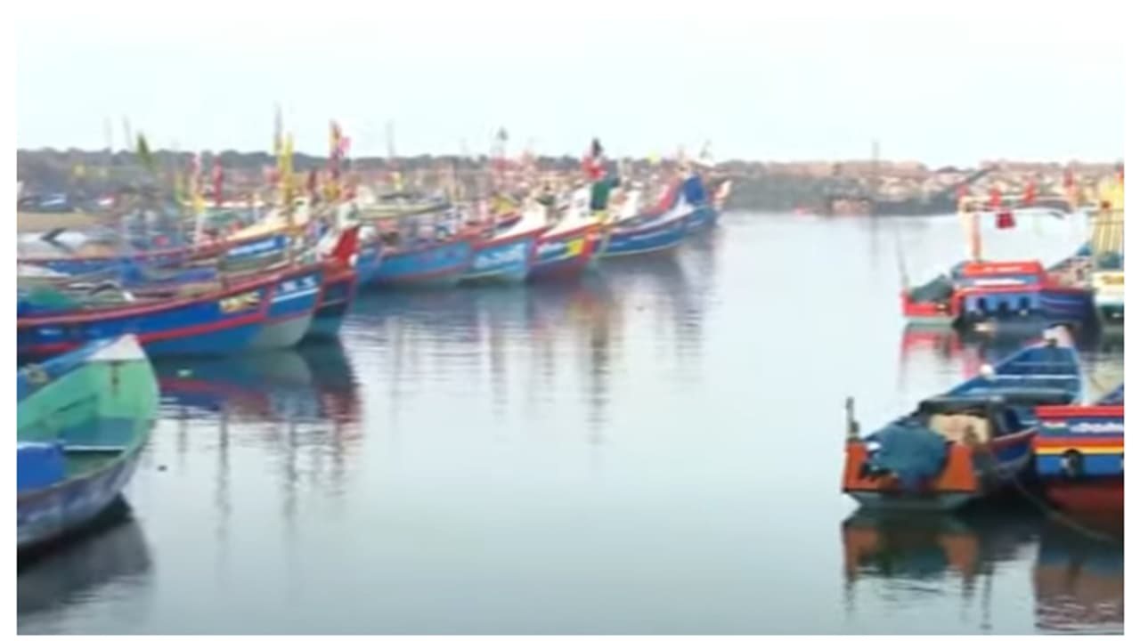 കടല് മണല് ഖനനത്തിനെതിരെ കടുത്ത പ്രതിഷേധം; തീരദേശ ഹര്ത്താല് തുടങ്ങി കടല് മണല് ഖനനത്തിനെതിരെ കടുത്ത പ്രതിഷേധം; തീരദേശ ഹര്ത്താല് തുടങ്ങി