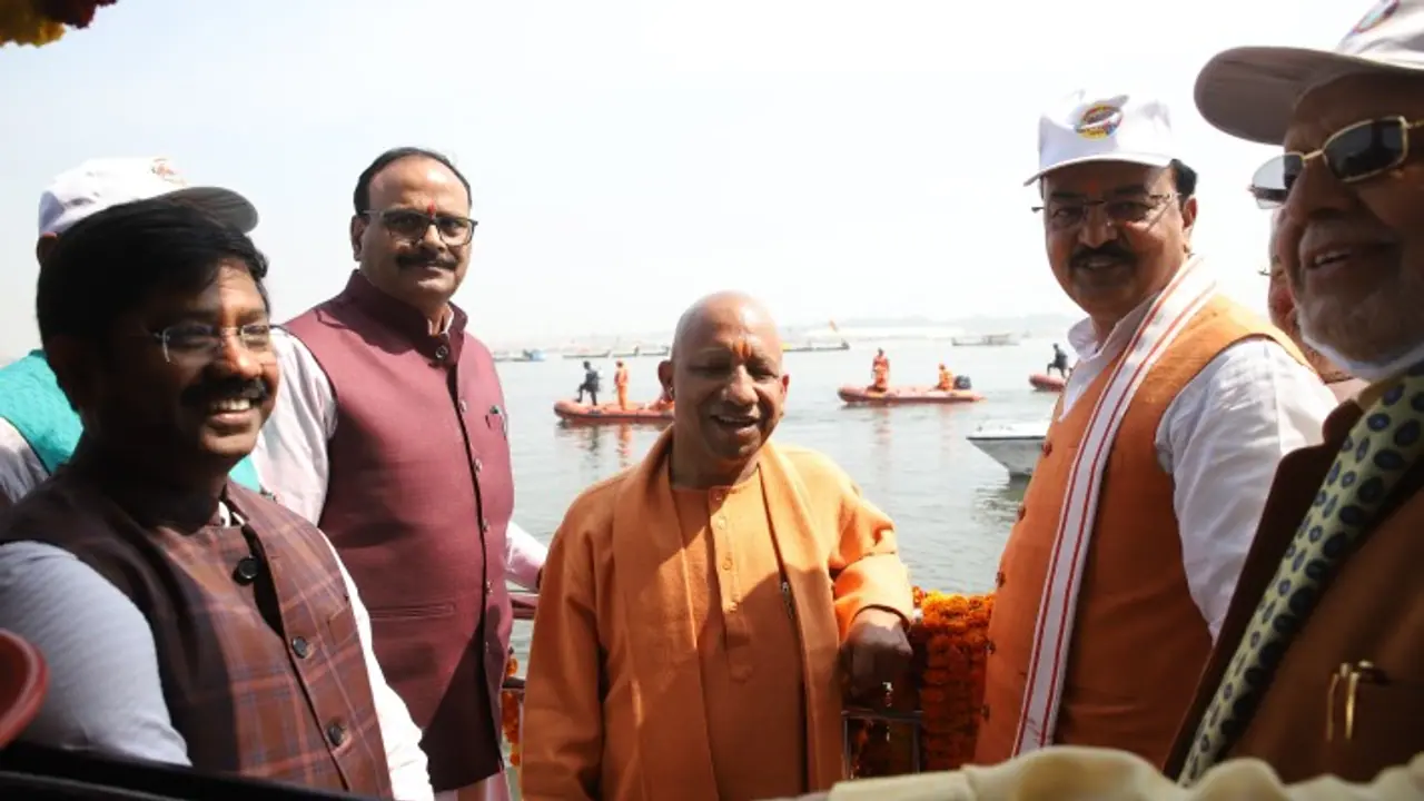 Mahakumbh: CM Yogi honors boatmen, announces registration funds and insurance for boats