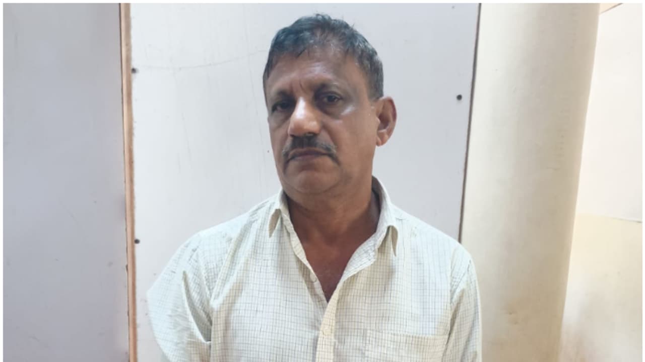 പ്രായപൂര്ത്തിയാകാത്ത പെൺകുട്ടിയെ പീഡിപ്പിച്ച മധ്യവയസ്കന് പിടിയില് പ്രായപൂര്ത്തിയാകാത്ത പെൺകുട്ടിയെ പീഡിപ്പിച്ച മധ്യവയസ്കന് പിടിയില്