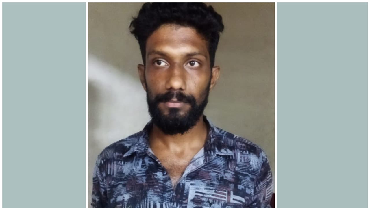 ദേഹത്തെന്തോ ഇരിക്കുന്നെന്ന് പറഞ്ഞ് ശരീരത്ത് തൊട്ടു, പെണ്കുട്ടിയോട് അപമര്യാദയായി പെരുമാറിയ അറസ്റ്റിൽ ദേഹത്തെന്തോ ഇരിക്കുന്നെന്ന് പറഞ്ഞ് ശരീരത്ത് തൊട്ടു, പെണ്കുട്ടിയോട് അപമര്യാദയായി പെരുമാറിയ അറസ്റ്റിൽ