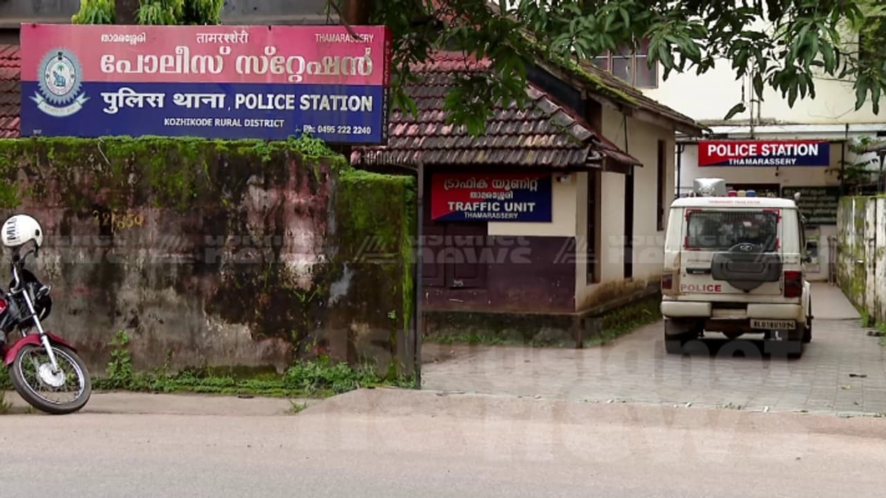 ട്യൂഷൻ സെൻ്ററിലെ തര്ക്കം, പരസ്പരം ഏറ്റുമുട്ടി വിദ്യാർത്ഥികൾ; പത്താം ക്ലാസുകാരൻ്റെ നില അതീവ ഗുരുതരം ട്യൂഷൻ സെൻ്ററിലെ തര്ക്കം, പരസ്പരം ഏറ്റുമുട്ടി വിദ്യാർത്ഥികൾ; പത്താം ക്ലാസുകാരൻ്റെ നില അതീവ ഗുരുതരം