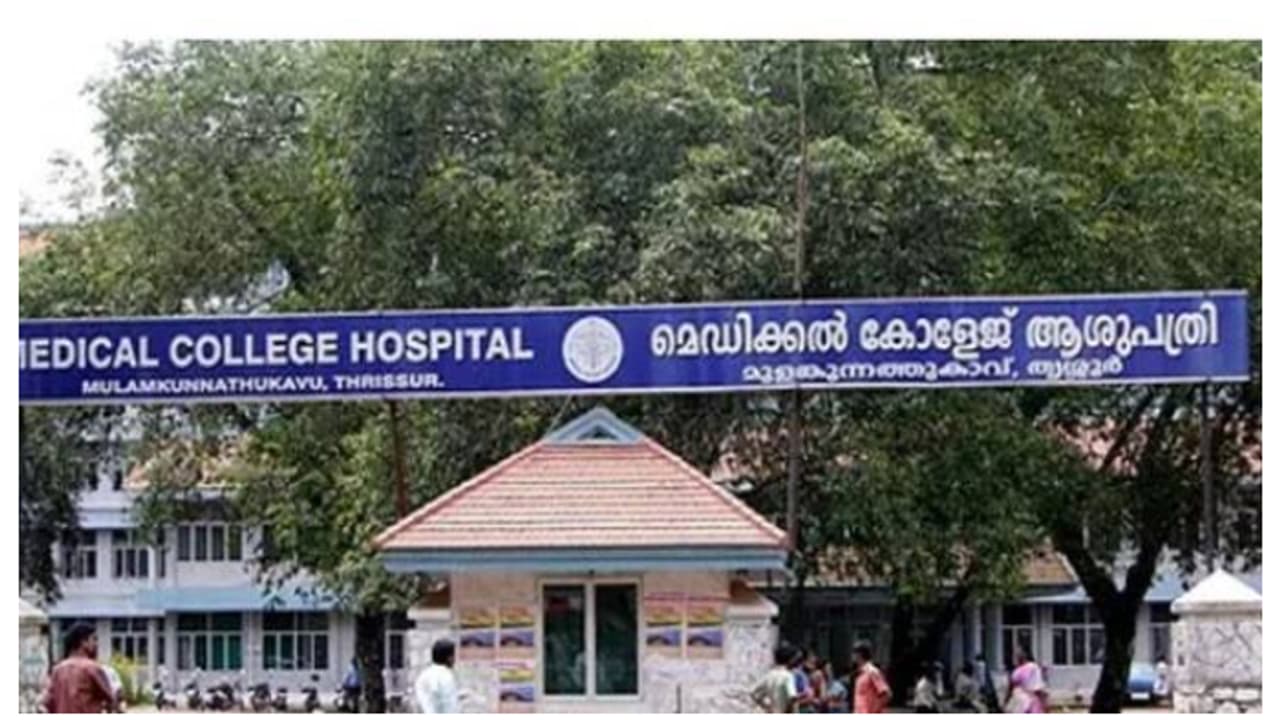 എക്സറേ യന്ത്രങ്ങള് തകരാറില്; തൃശൂര് ഗവ.മെഡിക്കല് കോളേജില് എത്തുന്ന രോഗികള് വലയുന്നു എക്സറേ യന്ത്രങ്ങള് തകരാറില്; തൃശൂര് ഗവ.മെഡിക്കല് കോളേജില് എത്തുന്ന രോഗികള് വലയുന്നു