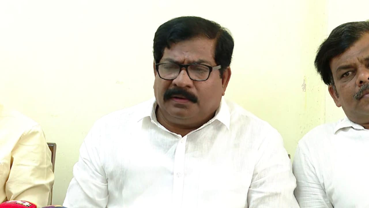 പിവി അൻവറിന് തിരിച്ചടി; തൃണമൂൽ സംസ്ഥാന കോഡിനേറ്റര് മിൻഹാജ് അടക്കമുള്ളവർ സിപിഎമ്മിൽ പിവി അൻവറിന് തിരിച്ചടി; തൃണമൂൽ സംസ്ഥാന കോഡിനേറ്റര് മിൻഹാജ് അടക്കമുള്ളവർ സിപിഎമ്മിൽ