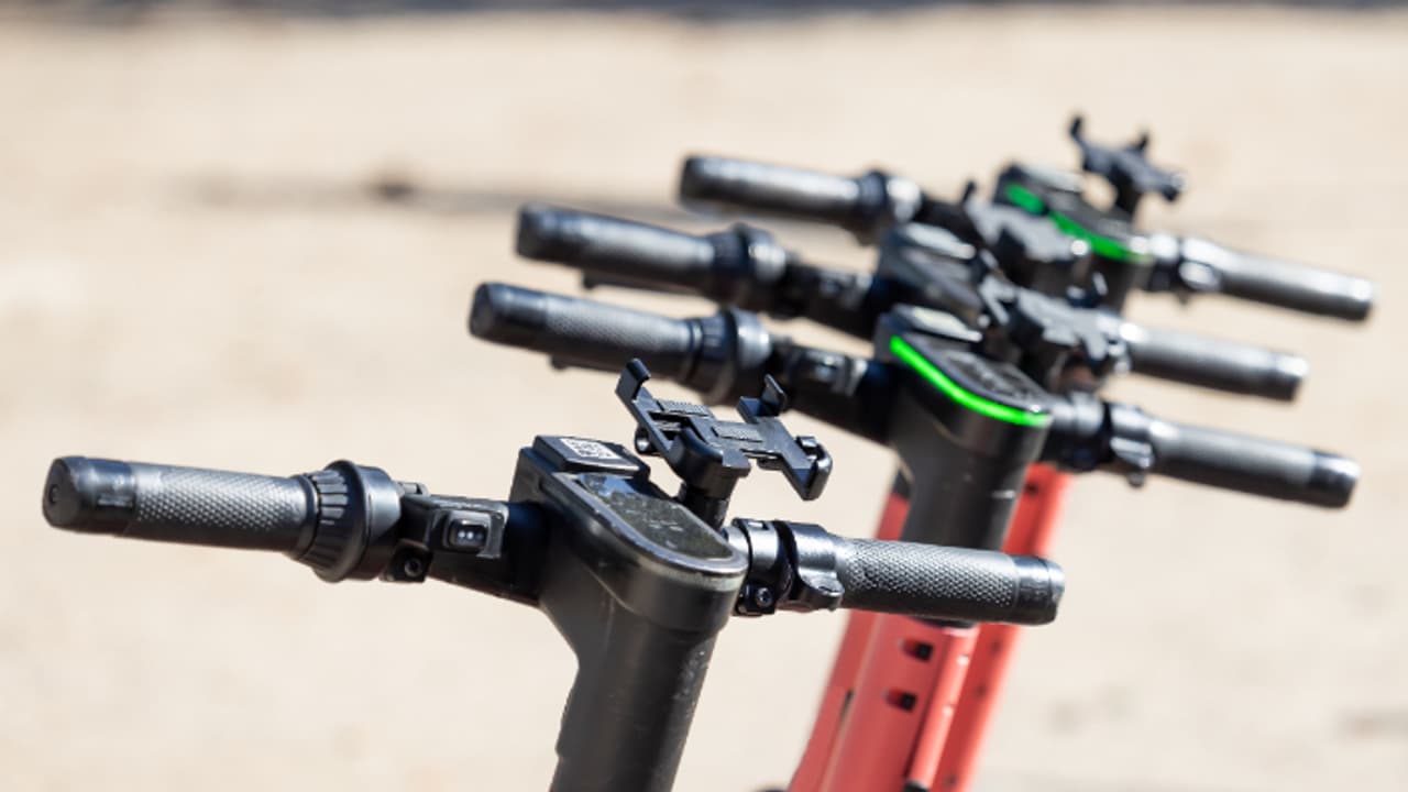 യുഎഇയിൽ ഇലക്ട്രിക് സ്കൂട്ടർ അപകടം, 9 വയസ്സുകാരനായ അറബ് ബാലന് ദാരുണാന്ത്യം യുഎഇയിൽ ഇലക്ട്രിക് സ്കൂട്ടർ അപകടം, 9 വയസ്സുകാരനായ അറബ് ബാലന് ദാരുണാന്ത്യം