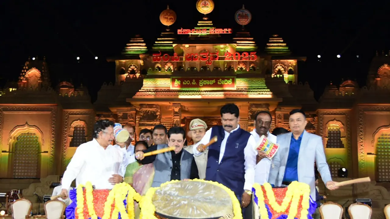 3 ದಿನಗಳ ಹಂಪಿ ಉತ್ಸವಕ್ಕೆ ವಿಧ್ಯುಕ್ತ ಚಾಲನೆ: ನಟ ರಮೇಶ್‌ ಅರವಿಂದ್‌, ಪೂಜಾ ಗಾಂಧಿ, ಪ್ರೇಮಾ ಭಾಗಿ