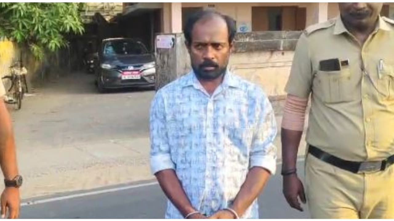 പതിനാറുകാരനെ ലൈംഗികമായി ഉപദ്രവിച്ച കേസ്; പ്രതിക്ക് 13 വര്ഷം തടവും 1.5 ലക്ഷം പിഴയും പതിനാറുകാരനെ ലൈംഗികമായി ഉപദ്രവിച്ച കേസ്; പ്രതിക്ക് 13 വര്ഷം തടവും 1.5 ലക്ഷം പിഴയും