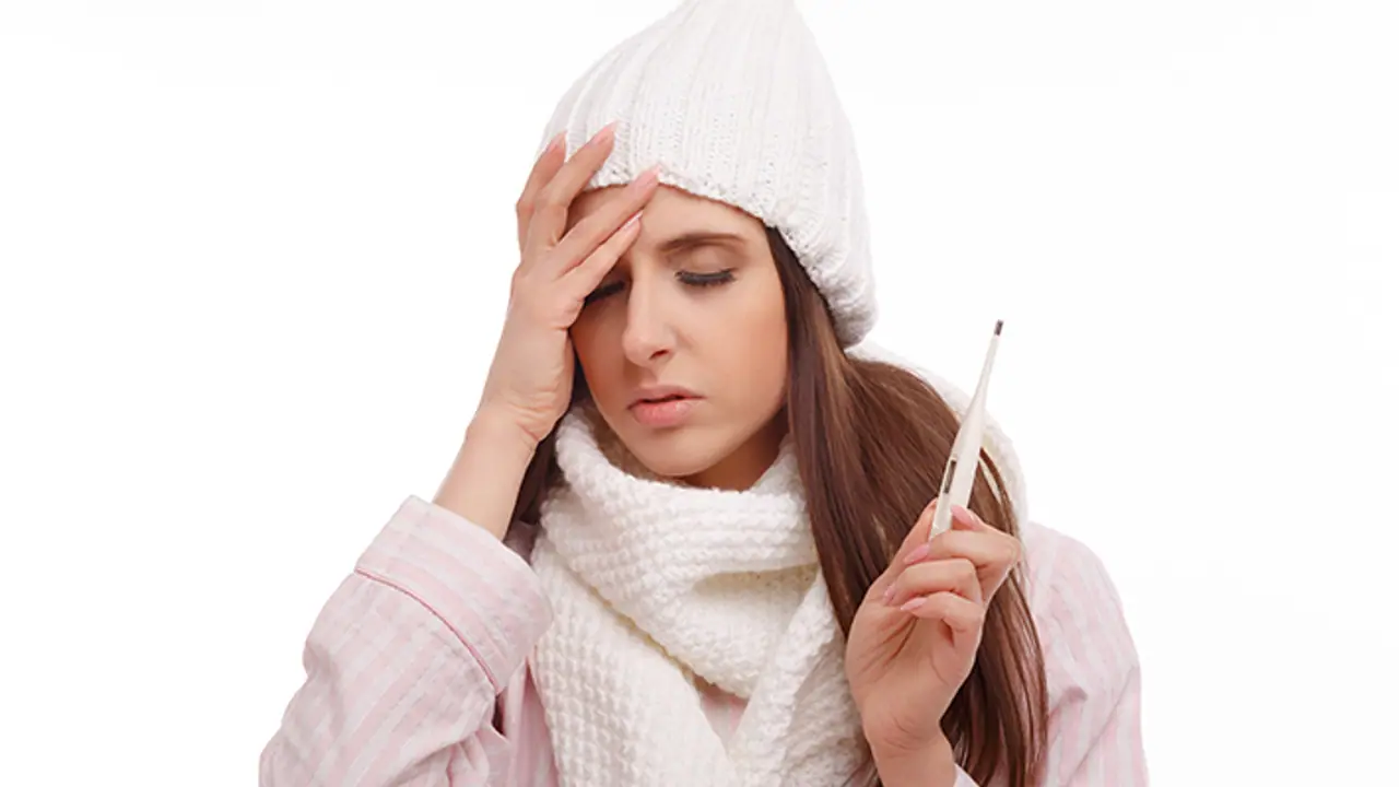 Fever: మందులు వేసుకోకుండా జ్వరంగా తగ్గాలంటే ఏం చేయాలి? Fever: మందులు వేసుకోకుండా జ్వరంగా తగ్గాలంటే ఏం చేయాలి?