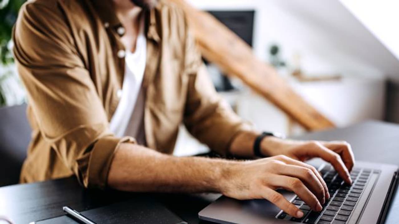 2 വര്‍ഷം എക്സ്പീരിയന്‍സ്, ഓസ്ട്രേലിയയില്‍ മാസ്റ്റേഴ്സ്, 250 ലധികം അപേക്ഷകളയച്ചു, ജോലി കിട്ടിയില്ലെന്ന് യുവാവ്