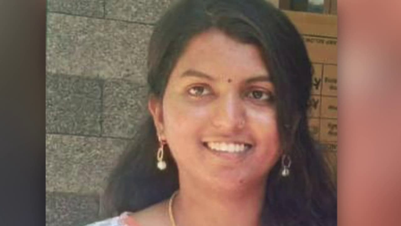 കോഴിക്കോട് നവവധു ആർദ്രയുടെ മരണത്തിൽ അസ്വാഭാവിക മരണത്തിന് പൊലീസ് കേസെടുത്തു; ദുരൂഹത ആരോപിച്ച് കുടുംബം