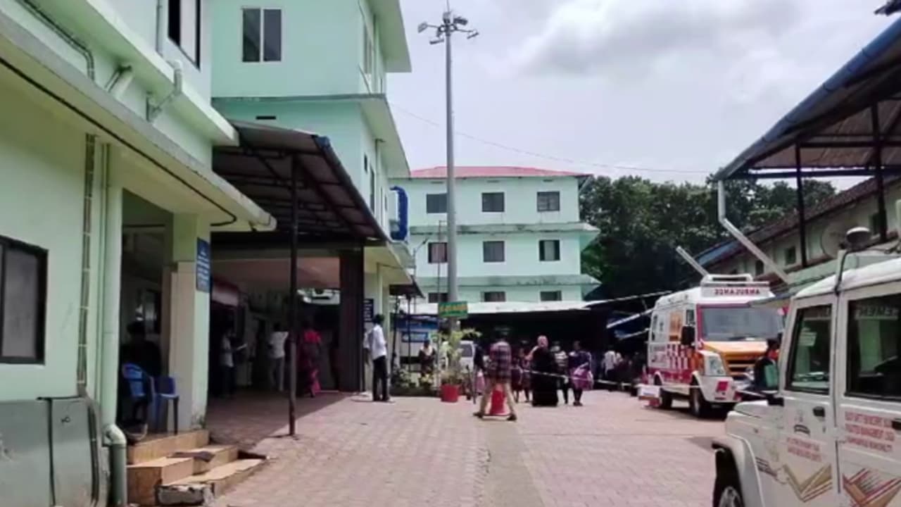 മുത്തശ്ശിയോട് പണം ചോദിച്ച് ബഹളമുണ്ടാക്കി, ചോദ്യം ചെയ്ത അമ്മാവന്റെ വയറിന് കുത്തി, യുവാവ് അറസ്റ്റിൽ മുത്തശ്ശിയോട് പണം ചോദിച്ച് ബഹളമുണ്ടാക്കി, ചോദ്യം ചെയ്ത അമ്മാവന്റെ വയറിന് കുത്തി, യുവാവ് അറസ്റ്റിൽ