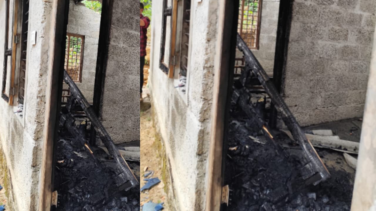 വീട്ടിൽ വഴക്കിട്ട് അമ്മയെ സഹോദരിയുടെ വീട്ടിലെത്തിച്ചു, തിരിച്ചെത്തി സ്വന്തം വീടിന് തീയിട്ട് യുവാവ്