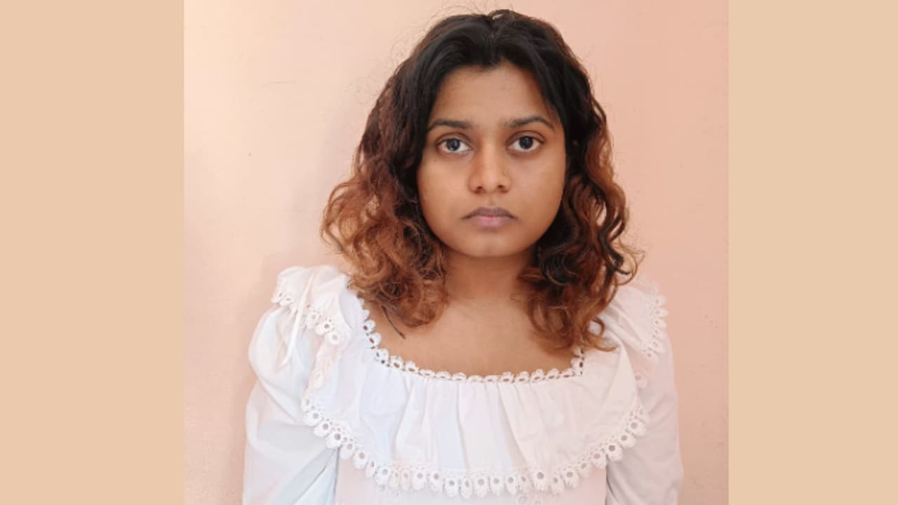 കാനഡയിൽ ജോലി, പാലക്കാടുകാരി അർച്ചന തങ്കച്ചന്റെ വാക്ക് വിശ്വസിച്ചു; ലക്ഷങ്ങള് തട്ടിയ യുവതി ഒടുവിൽ പിടിയിൽ കാനഡയിൽ ജോലി, പാലക്കാടുകാരി അർച്ചന തങ്കച്ചന്റെ വാക്ക് വിശ്വസിച്ചു; ലക്ഷങ്ങള് തട്ടിയ യുവതി ഒടുവിൽ പിടിയിൽ