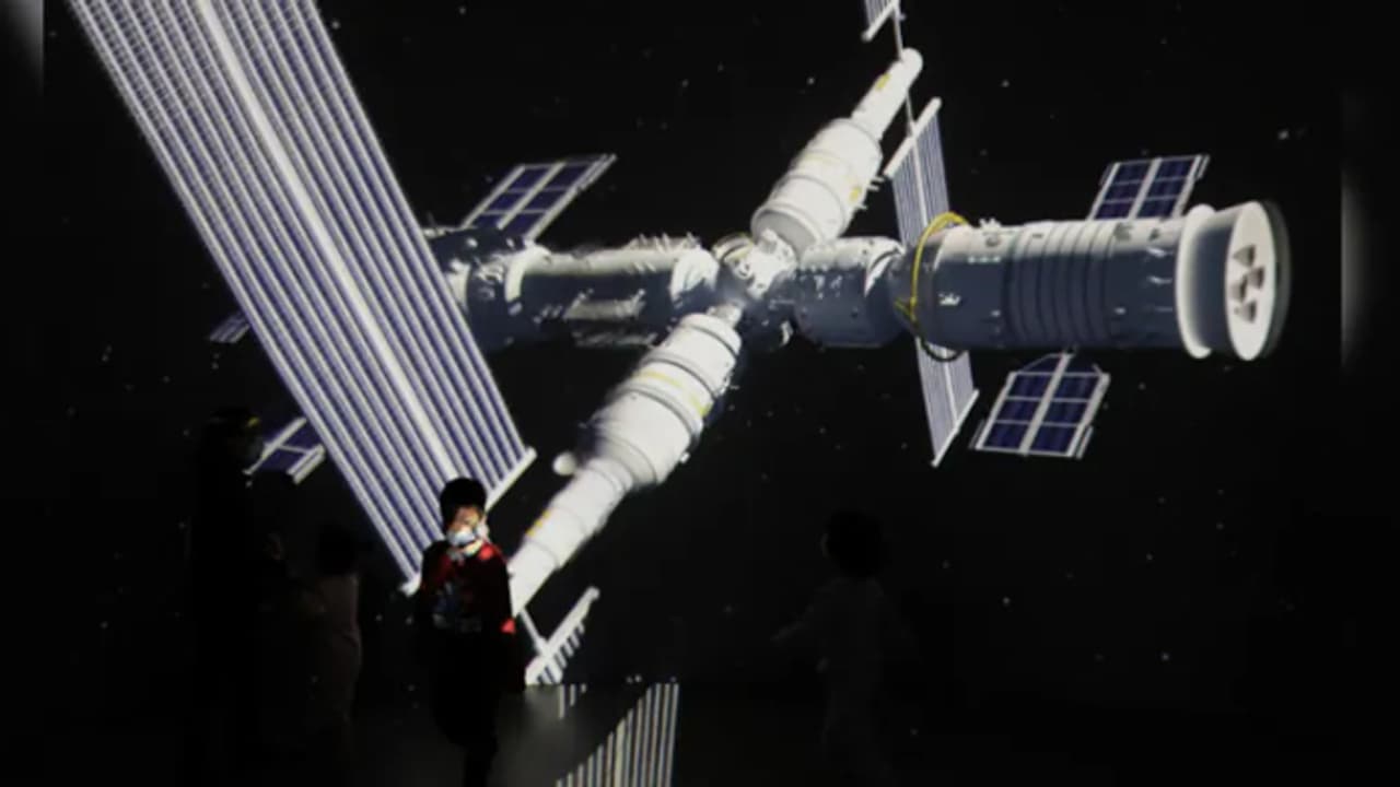 ആകാശത്തും പാകിസ്ഥാനെ കൈവിടാതെ ചൈനയുടെ 'സ്നേഹം', ബഹിരാകാശ നിലയത്തിലേക്ക് പാക് യാത്രികനെ അയയ്ക്കാൻ തീരുമാനം 