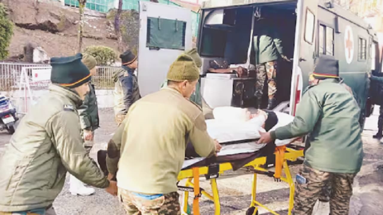 ಬದರಿನಾಥ ಹಿಮಕುಸಿತ: 4 ಸಾವು, ಇನ್ನೂ 5 ಜನರಿಗಾಗಿ ಶೋಧ