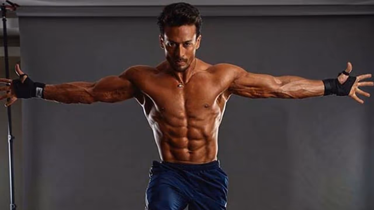 ಹೆಸರು ಟೈಗರ್, ಮಾಡೋದೆಲ್ಲಾ ಆಕ್ಷನ್ ಚಿತ್ರ… ಆದ್ರೆ ಈವಾಗ್ಲೂ ಒಬ್ಬರೇ ಮಲಗೋಕೆ ಭಯ ಈ ಸ್ಟಾರ್ ನಟನಿಗೆ ! ಹೆಸರು ಟೈಗರ್, ಮಾಡೋದೆಲ್ಲಾ ಆಕ್ಷನ್ ಚಿತ್ರ… ಆದ್ರೆ ಈವಾಗ್ಲೂ ಒಬ್ಬರೇ ಮಲಗೋಕೆ ಭಯ ಈ ಸ್ಟಾರ್ ನಟನಿಗೆ !