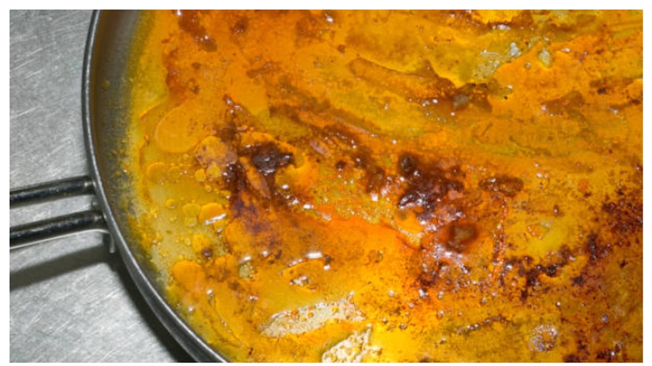 പാത്രത്തിലെ മഞ്ഞൾക്കറ ഇനി എളുപ്പത്തിൽ പോകും; ഇത്രയേ ചെയ്യാനുള്ളൂ പാത്രത്തിലെ മഞ്ഞൾക്കറ ഇനി എളുപ്പത്തിൽ പോകും; ഇത്രയേ ചെയ്യാനുള്ളൂ