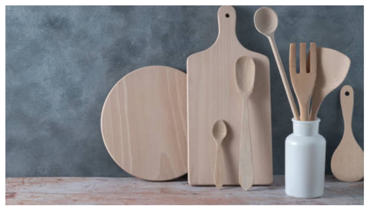 തടിപ്പാത്രങ്ങൾ എളുപ്പത്തിൽ വൃത്തിയാക്കാൻ ഇത്രയും ചെയ്താൽ മതി 